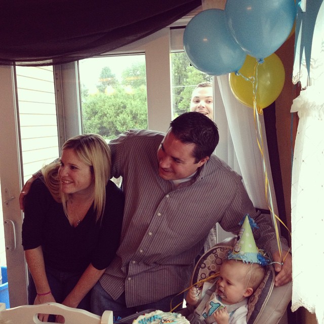 What a cute little family... And creeper @jdotbrat happy birthday bobby! @alyson516a @sketcher97 #happybirthday #photobomb